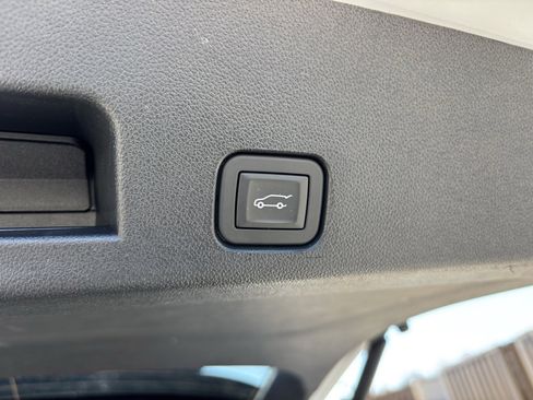 Used 2025 GMC Acadia Elevation image 19