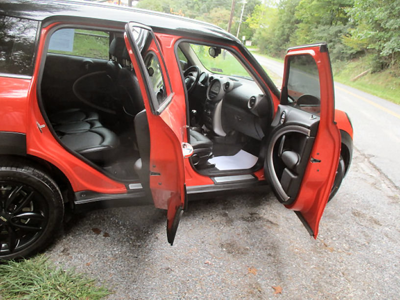 Used 2012 MINI Cooper Countryman FWD image 12