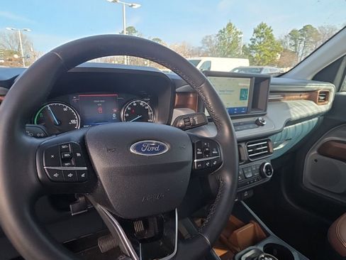 Used 2023 Ford Maverick Lariat w/ Lariat Luxury Package image 13