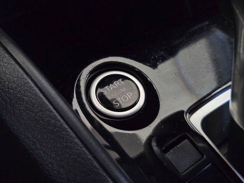 Used 2021 Nissan Versa SR FWD image 19