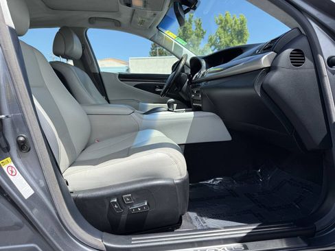 Used 2014 Lexus LS 460 w/ Comfort Package RWD image 13