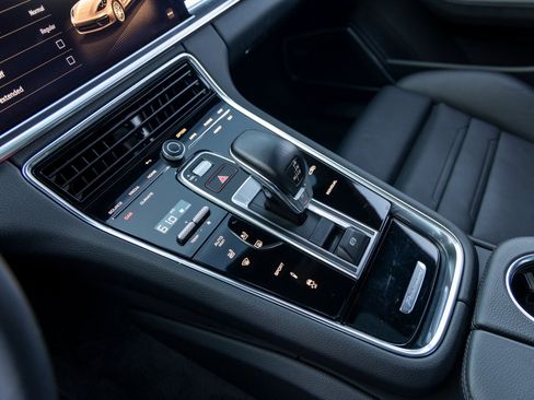 Certified 2023 Porsche Panamera Platinum Edition image 39