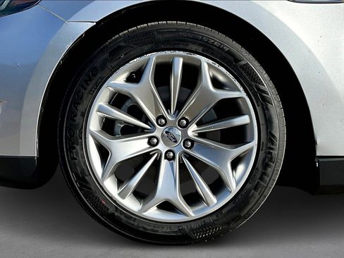 Used 2017 Ford Taurus Limited image 8