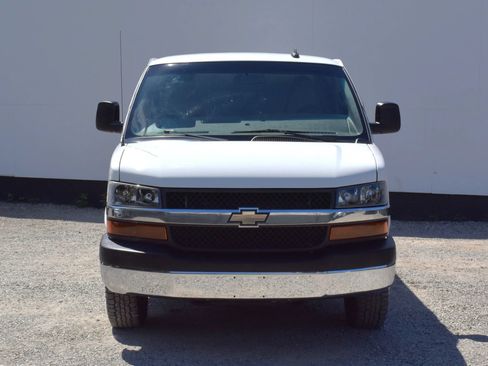 Used 2022 Chevrolet Express 3500 Extended w/ Driver Convenience Package RWD image 2