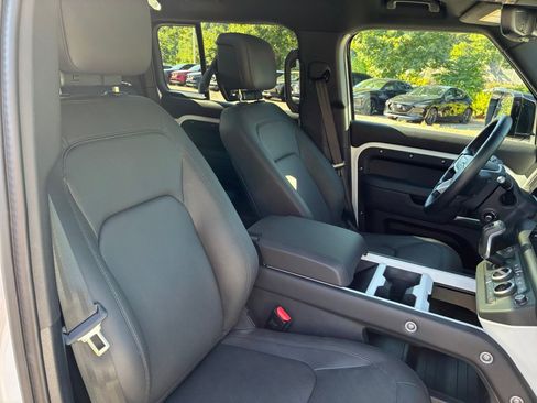 Certified 2025 Land Rover Defender 110 X-Dynamic SE AWD/4WD image 28