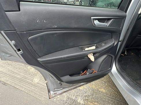 Used 2020 Ford Edge SE image 22