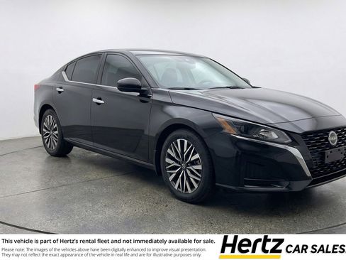 Used 2025 Nissan Altima 2.5 SV FWD image 1