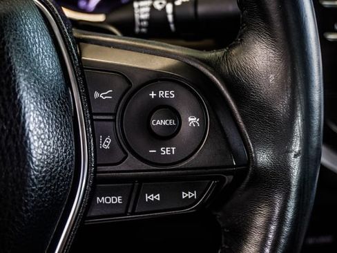 Used 2020 Toyota Camry SE FWD image 32