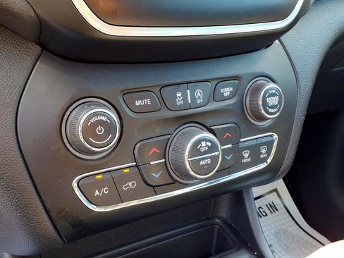 Used 2021 Jeep Cherokee Latitude Lux w/ Sun & Sound Group FWD image 17