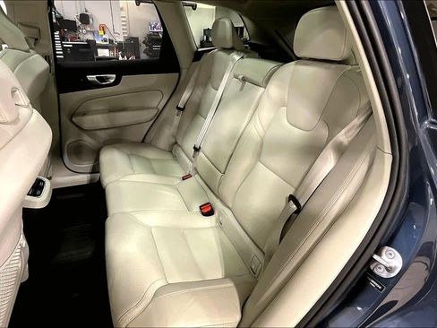 Certified 2024 Volvo XC60 B5 Ultimate w/ Climate Package image 20