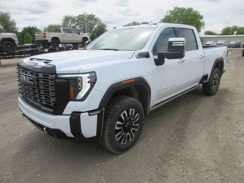 New 2026 GMC Sierra 2500 Denali Ultimate AWD/4WD image 11