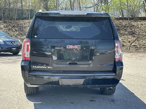Used 2017 GMC Yukon XL SLT w/ Premium Edition image 4