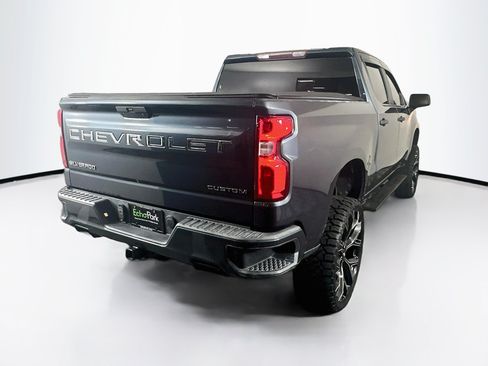 Used 2020 Chevrolet Silverado 1500 Custom w/ Custom Value Package RWD image 9