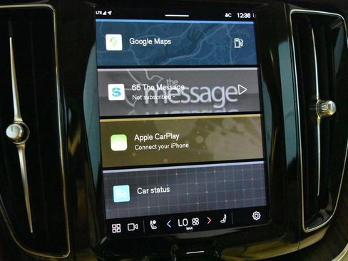 Used 2022 Volvo XC60 B5 Momentum image 11