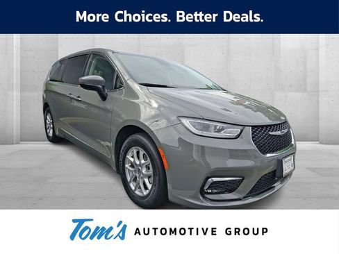 Used 2023 Chrysler Pacifica Touring-L FWD image 1