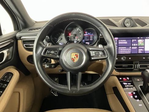 Used 2023 Porsche Macan image 11