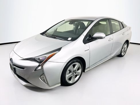 Used 2016 Toyota Prius Three Touring image 3