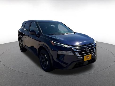 Used 2025 Nissan Rogue SV FWD image 3