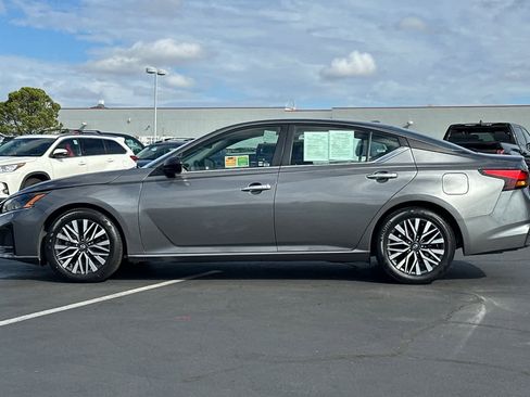 Used 2024 Nissan Altima 2.5 SV image 9