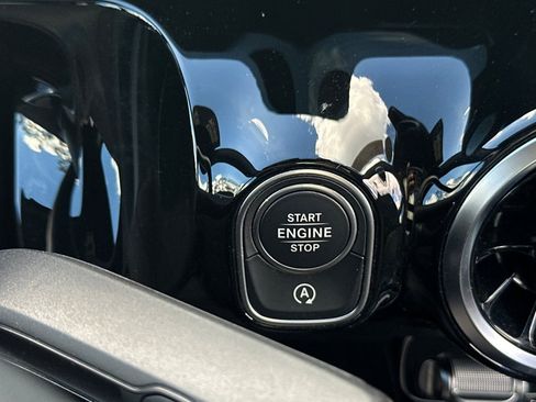 Certified 2022 Mercedes-Benz GLA 250 image 22