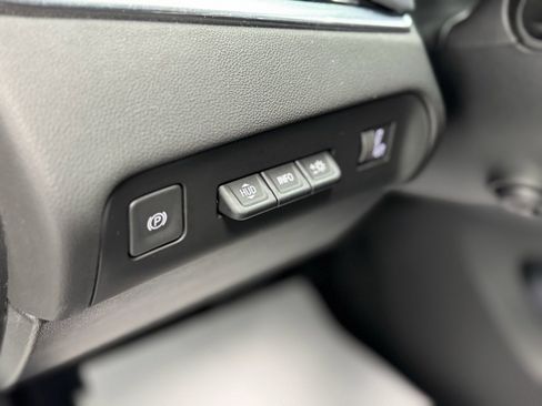 Used 2024 Buick Enclave Premium image 17