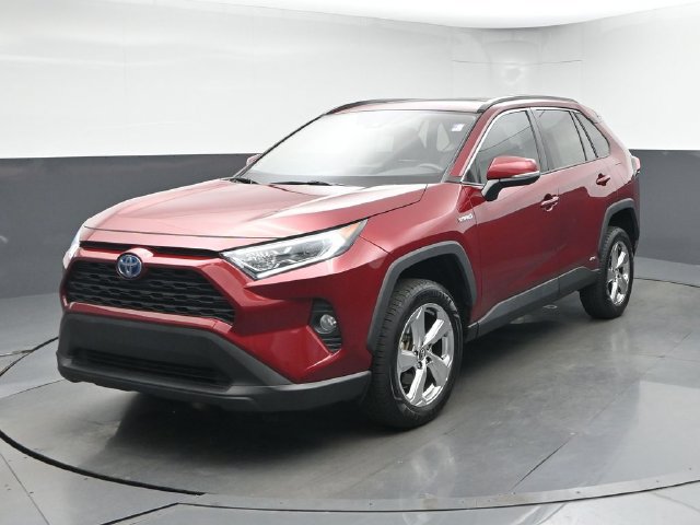 Used 2021 Toyota RAV4 XLE Premium AWD/4WD image 3
