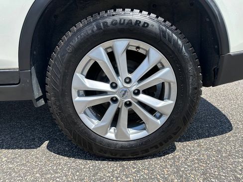 Used 2016 Nissan Rogue SV w/ SV Premium Package AWD/4WD image 14