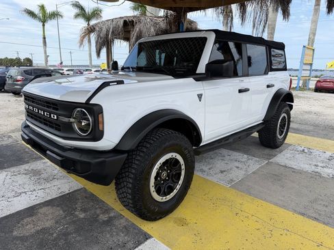 Used 2022 Ford Bronco 4-Door w/ Sasquatch Package AWD/4WD image 1