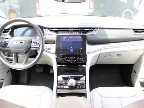 Used 2022 Jeep Grand Cherokee Overland AWD/4WD image 42