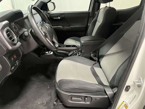 Used 2021 Toyota Tacoma TRD Sport image 16