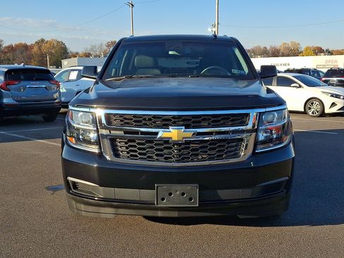 Used 2018 Chevrolet Suburban LT image 2