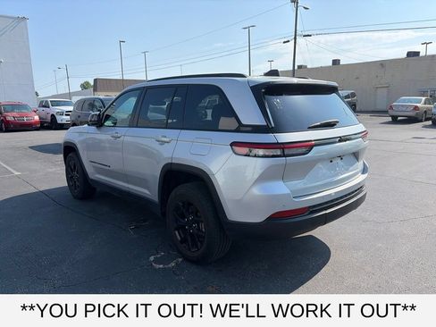 Used 2024 Jeep Grand Cherokee Altitude RWD image 4