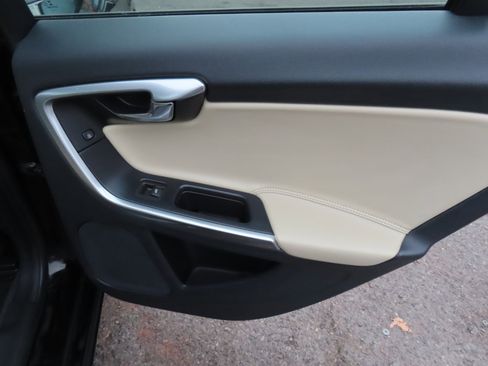 Used 2018 Volvo S60 T5 Dynamic w/ Vision Package image 20