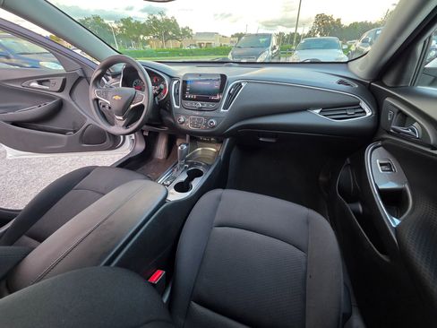 Used 2019 Chevrolet Malibu LT image 18