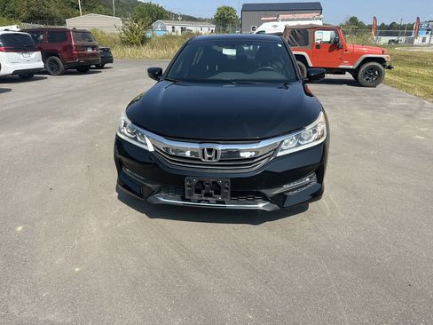 Used 2017 Honda Accord Sport image 8