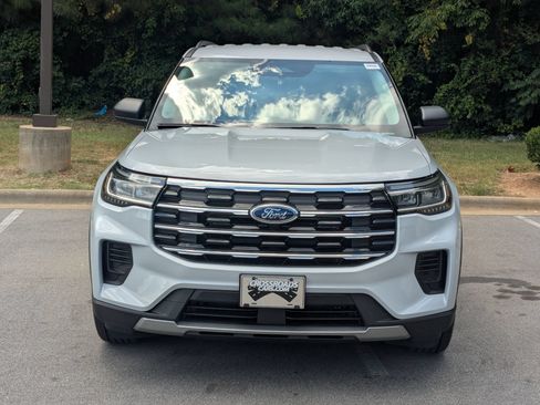 New 2026 Ford Explorer Active RWD image 7