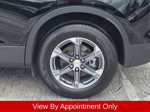 Used 2025 Chevrolet Blazer LT FWD image 11