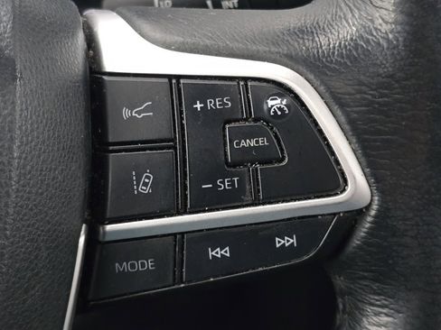 Used 2022 Toyota Sienna XLE image 15