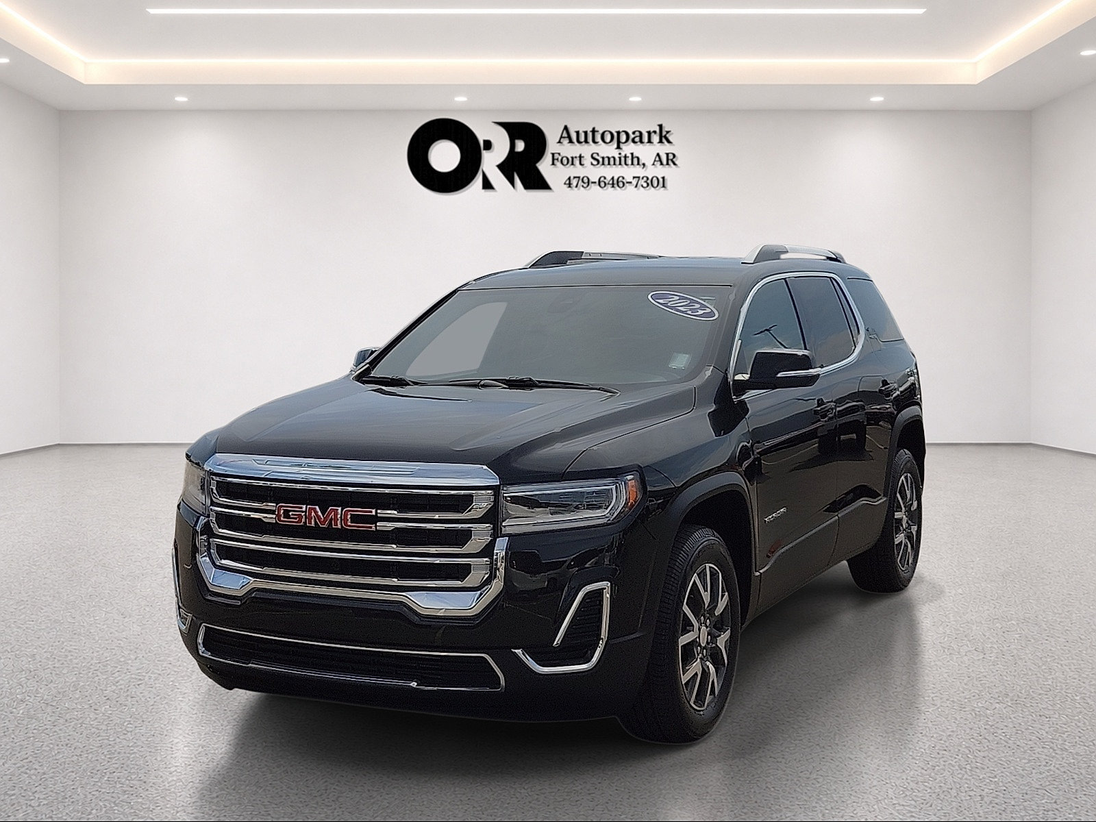 Used 2023 GMC Acadia SLE w/ Driver Convenience Package FWD image 2
