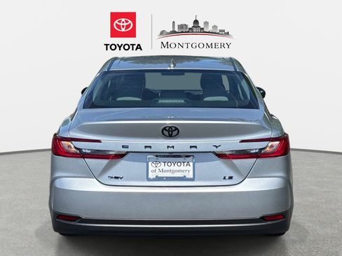 Used 2025 Toyota Camry LE image 4