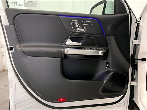 New 2026 Mercedes-Benz GLB 250 4MATIC image 10