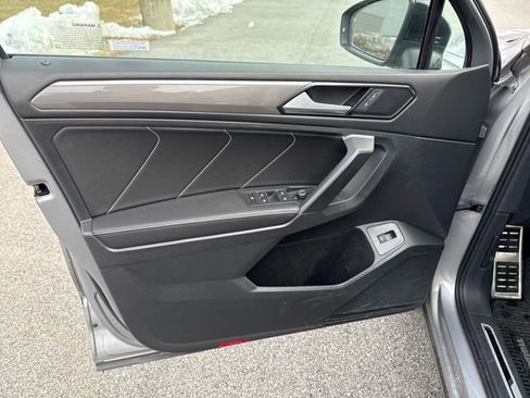 Used 2022 Volkswagen Tiguan SE R-Line image 15