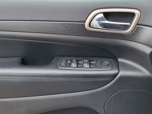 Used 2017 Jeep Grand Cherokee Laredo w/ Quick Order Package 23E image 15