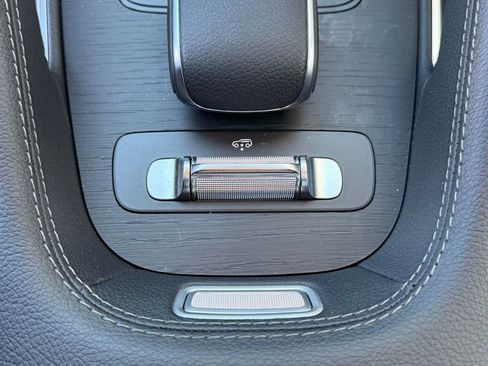 Used 2025 Mercedes-Benz GLS 450 4MATIC image 25