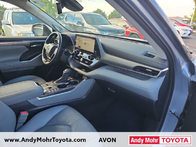 Used 2023 Toyota Highlander Limited FWD image 20