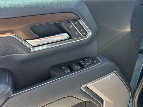 Used 2024 Chevrolet Silverado 2500 High Country w/ High Country Premium Package AWD/4WD image 17