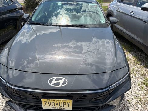 Used 2025 Hyundai Elantra SEL FWD image 2