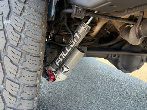 Used 2017 Jeep Wrangler Unlimited Rubicon w/ Connectivity Group AWD/4WD image 15