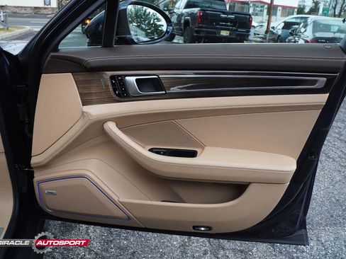 Used 2017 Porsche Panamera 4S image 26