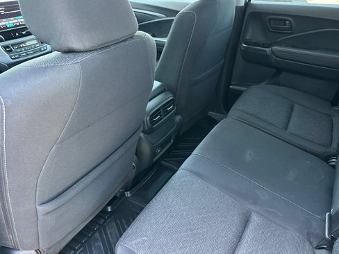 Used 2025 Honda Ridgeline Sport image 16